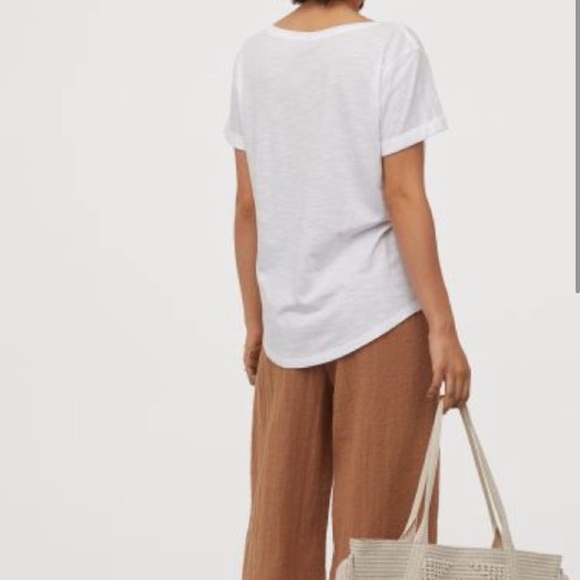 H&M White Tee - Picture 2 of 7